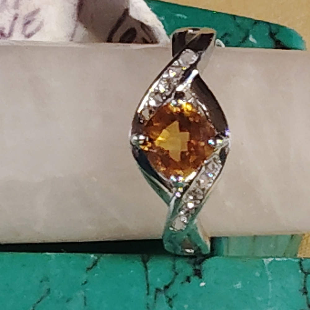 DIAMONDS AROUND, GORGEOUS CITRINE STERLING SILVER RING. SIZE 7